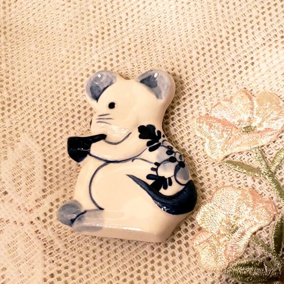 Vintage Danish Ceramic Glazed Blue White Hand-painted Mouse Solvang - Picture 7 of 8